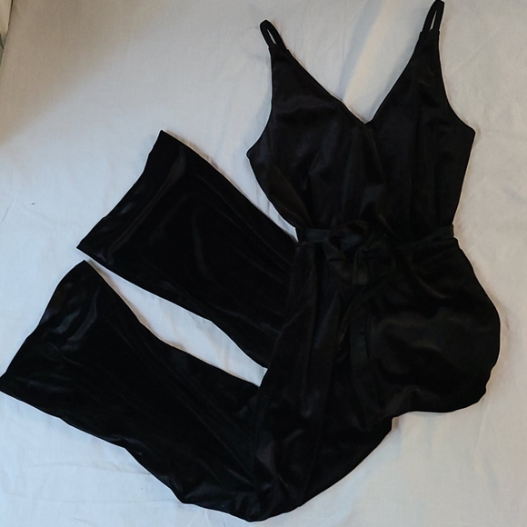 New Banana Republic Velvet Romper - Picture 1 of 13